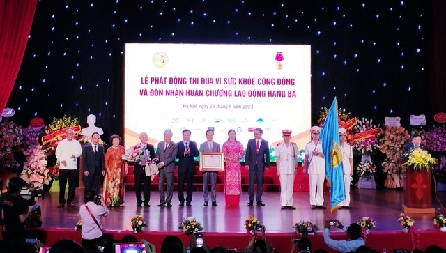 Hội Giáo dục chăm sóc sức khỏe cộng đồng Việt Nam đón nhận Huân chương Lao động hạng Ba