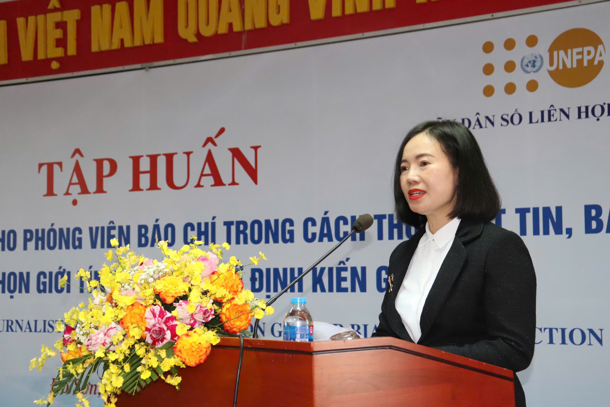 Tập huấn, cập nhật thông tin cho phóng viên báo chí, cán bộ truyền thông trong cách thức viết tin bài về lựa chọn giới tính thai nhi trên cơ sở định kiến giới