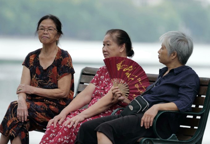 Đề xuất cấp học bổng ngành lão khoa để ứng phó già hóa dân số