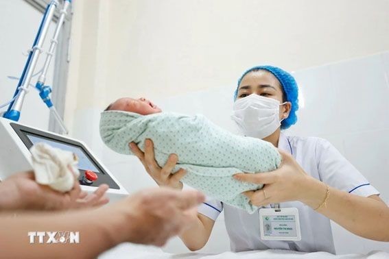 Khuyến khích sinh con: Rất cần chính sách toàn diện và dài hạn