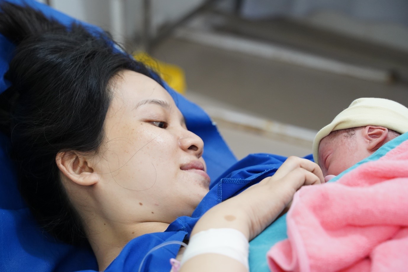 Chung tay hỗ trợ nuôi con bằng sữa mẹ vì môi trường bền vững