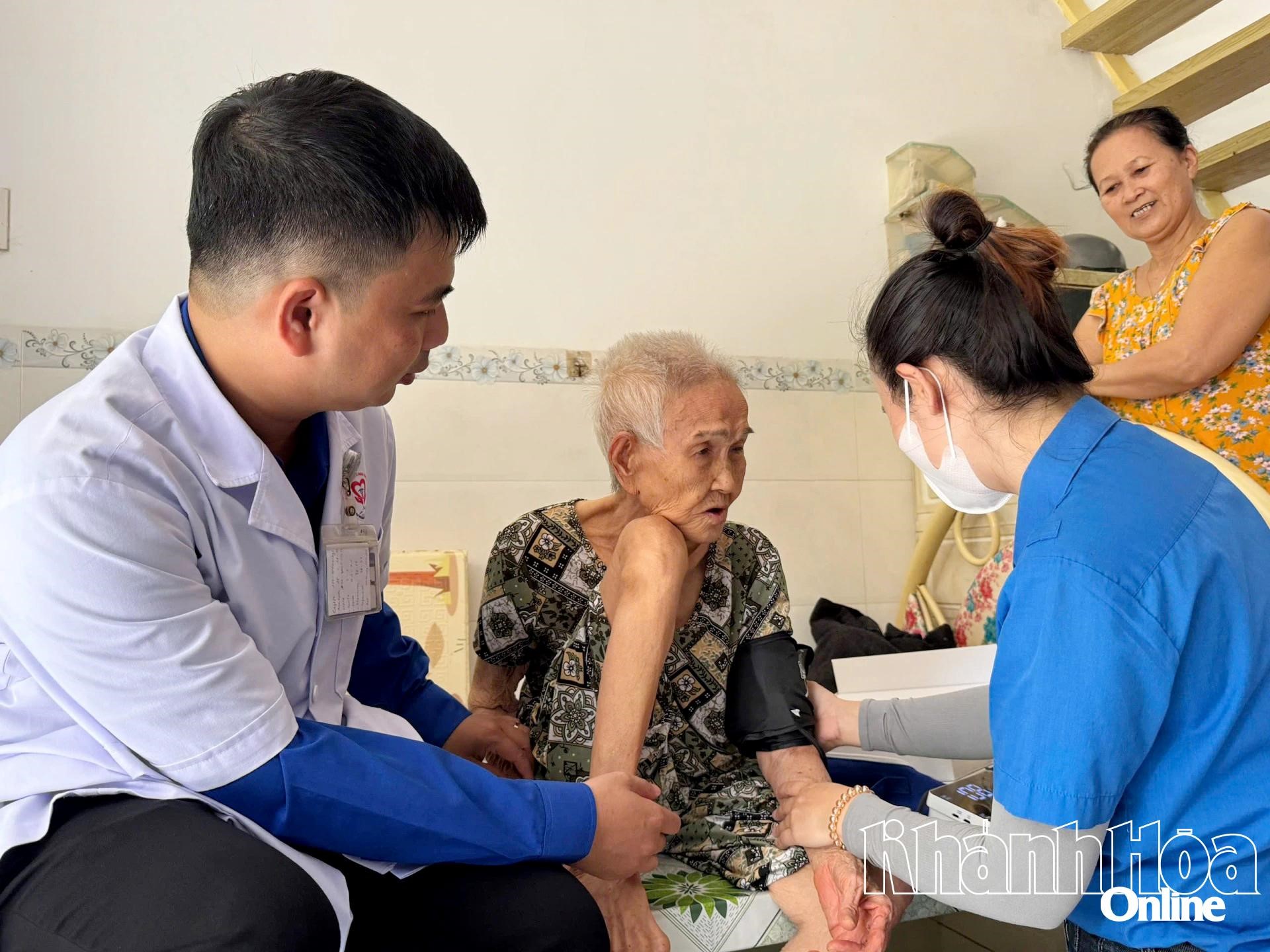 Đẩy mạnh công tác dân số trong tình hình mới