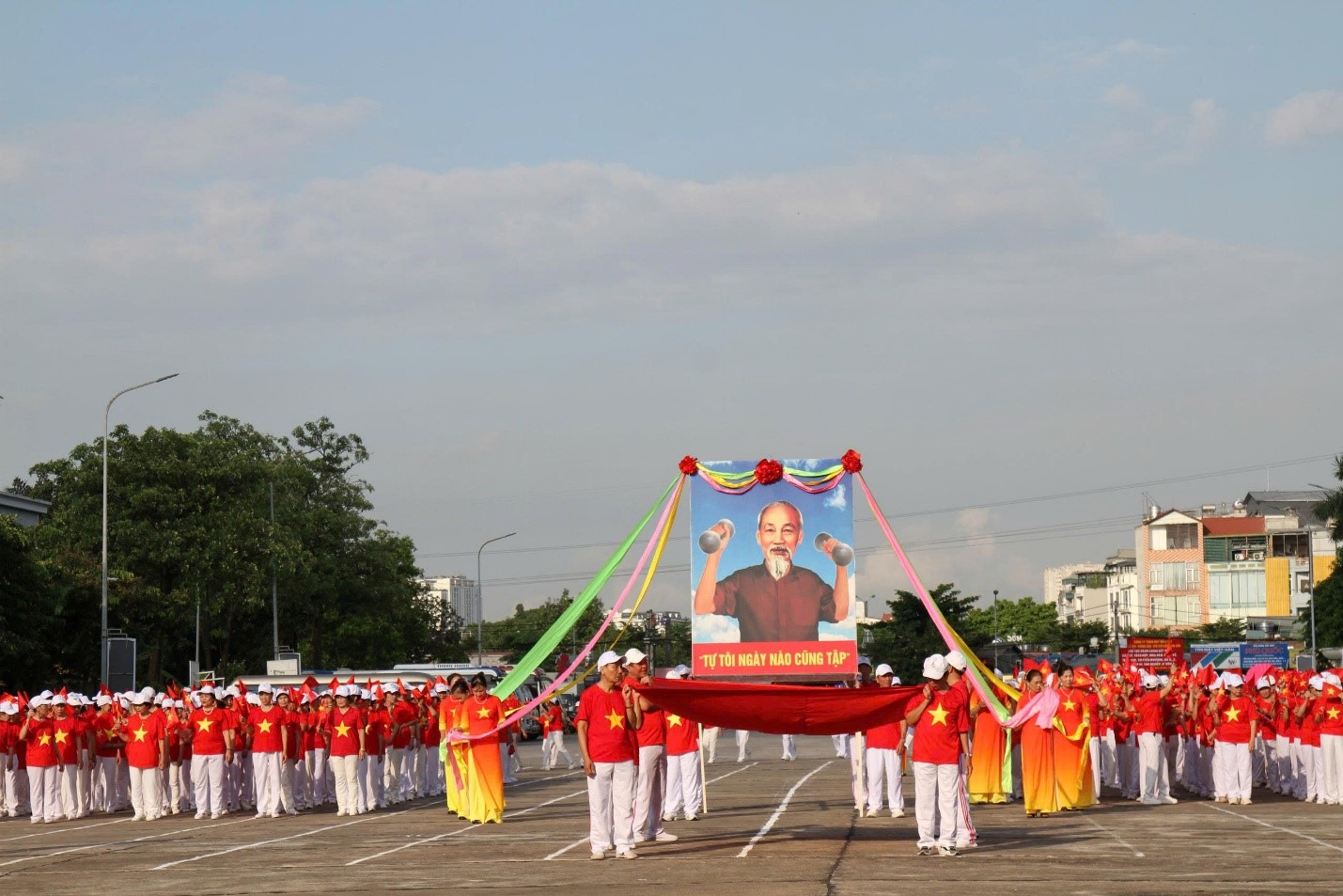 Việt Nam bước vào già hoá dân số, chăm sóc sức khoẻ người cao tuổi là yêu cầu cấp thiết