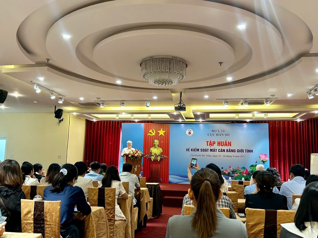 Tập huấn về kiểm soát mất cân bằng giới tính khi sinh