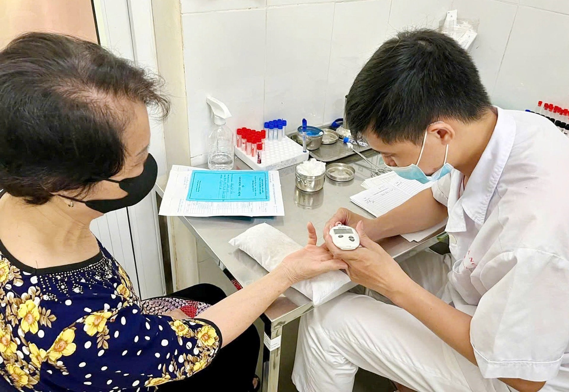 Hà Nội ứng phó với dân số già và bệnh mạn tính