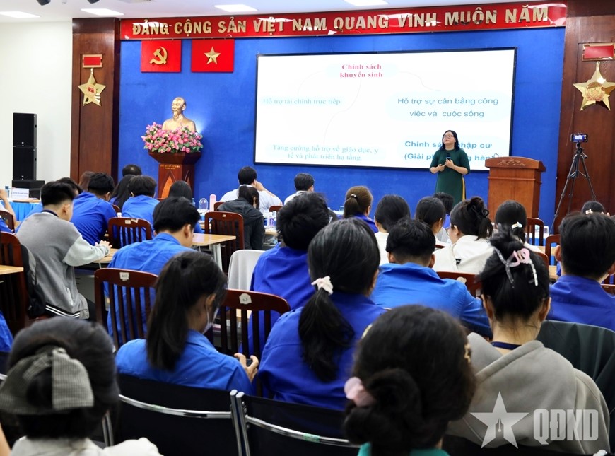 TP Hồ Chí Minh: Lắng nghe thanh niên nói về vấn đề mức sinh thấp